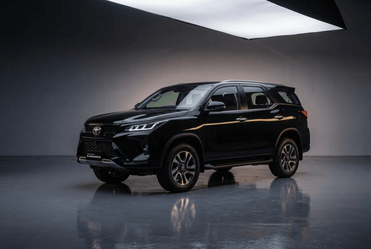 Toyota Fortuner vehicle catalogue image